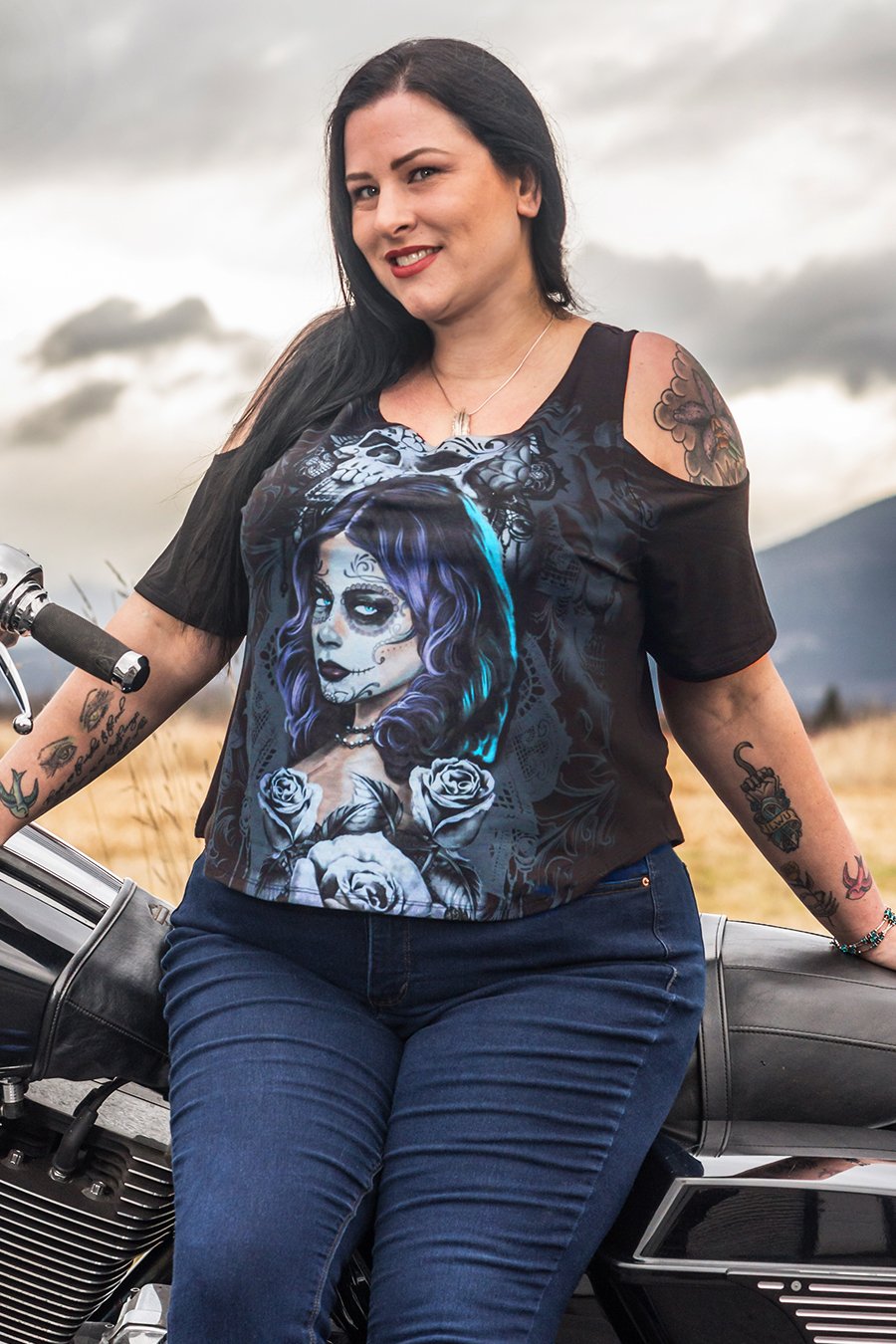 Queen of Hearts Shoulder Peak Shirt